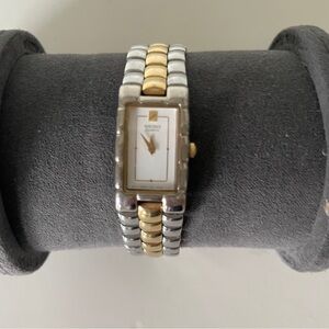⌚️Vintage Ladies Seiko Quartz Gold and Silver Rectangular Watch